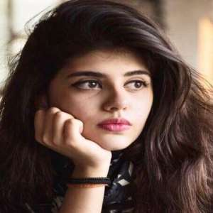 Sanjana Sanghi Birthday, Real Name, Age, Weight, Height, Family, Facts ...